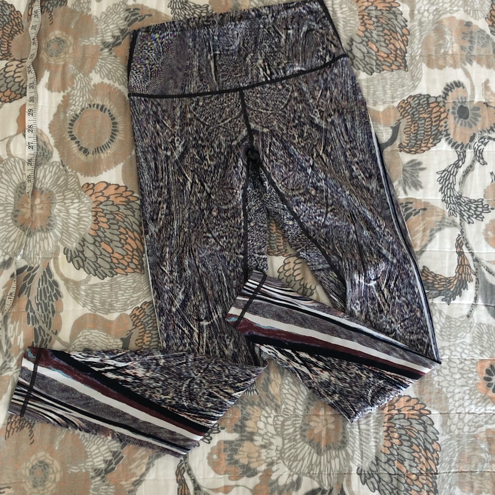 Lululemon polychromatic Wunder Unders, size 8